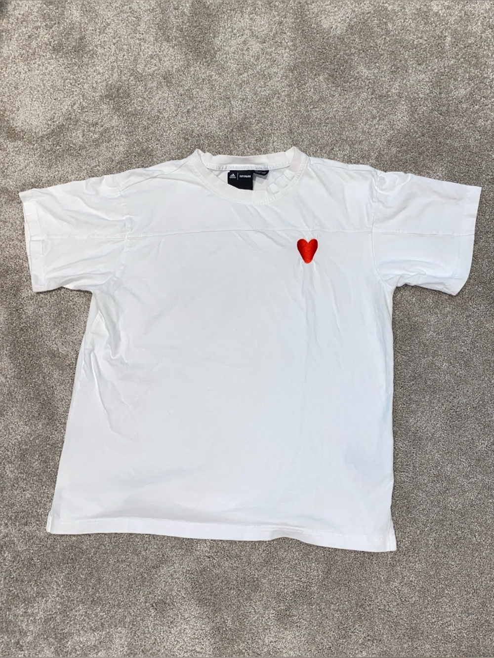 Adidas Ivy Park White Unisex T Shirt Red Heart Size M Beyoncé Capsule Collection